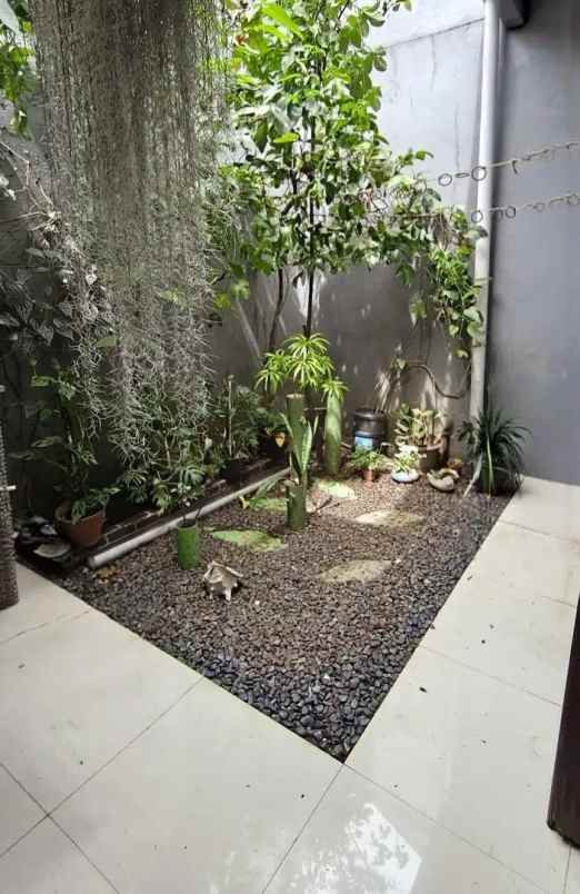 dijual rumah jl logam margacinta