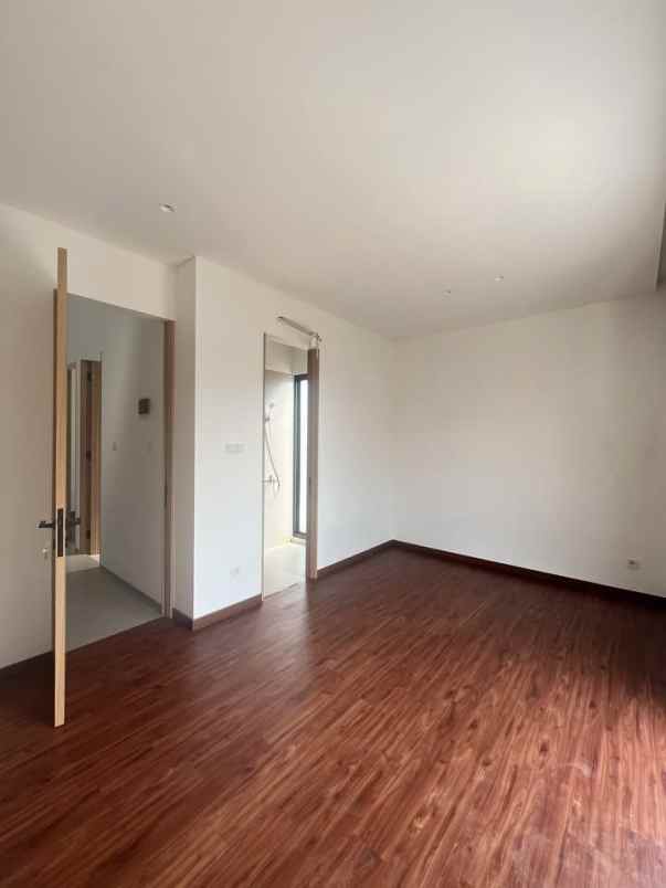 dijual rumah jl megapolitan cinere