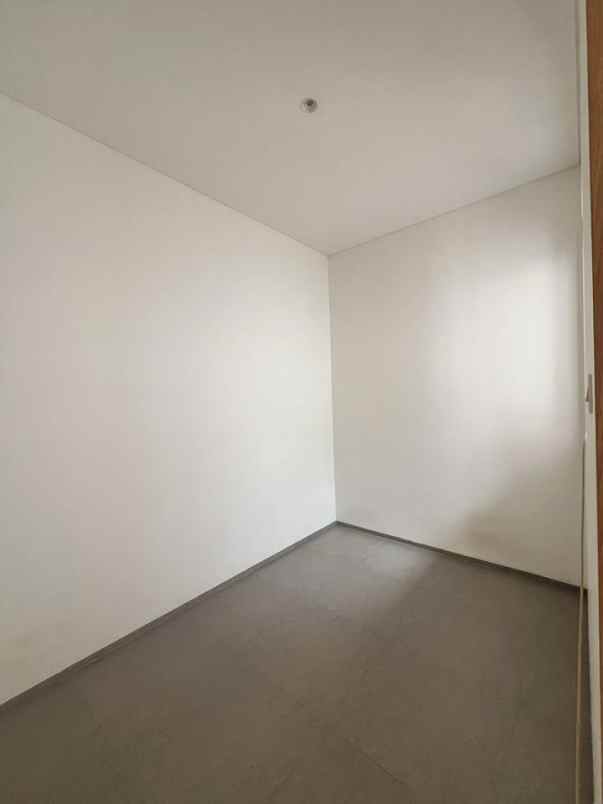 dijual rumah jl megapolitan cinere
