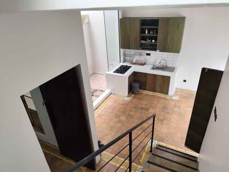 dijual rumah jl raya kebayoran lama