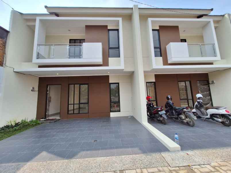 dijual rumah jl raya kodau