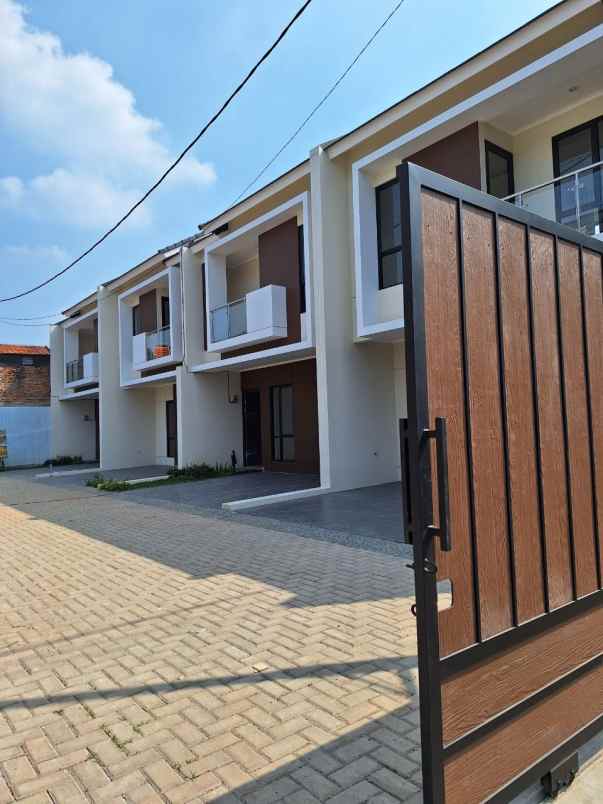 dijual rumah jl raya kodau