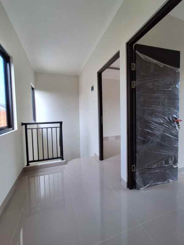 dijual rumah jl raya kodau