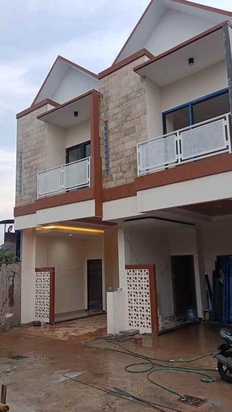 dijual rumah jl raya munjul cipayung