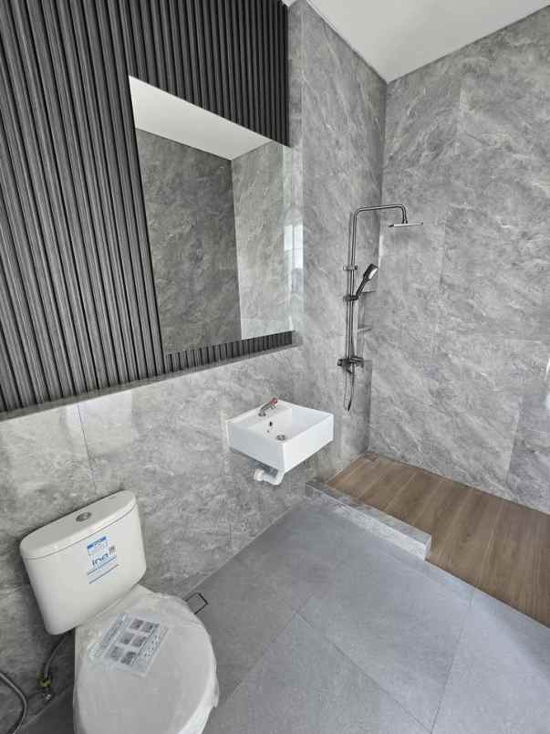 dijual rumah jl raya tambak medokan ayu