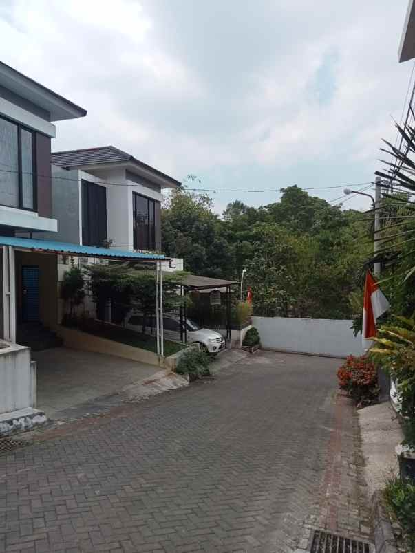 dijual rumah jl residence cipageran