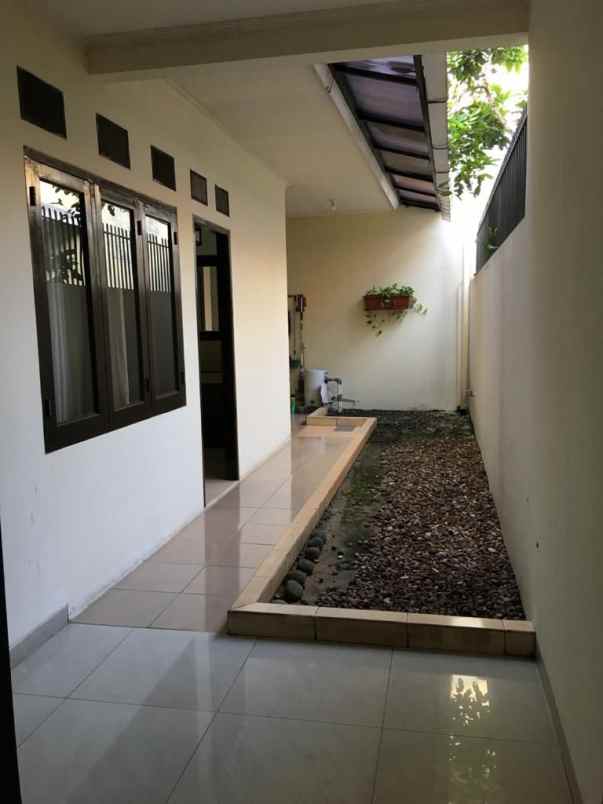 dijual rumah jl rs fatmawati raya