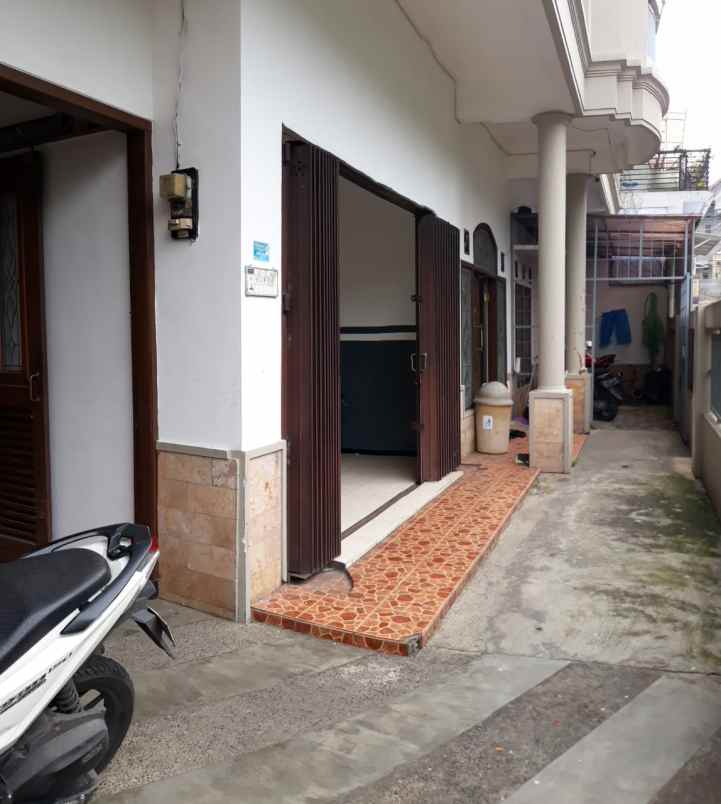 dijual rumah jl salak