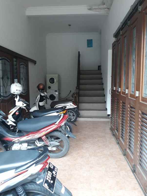 dijual rumah jl salak