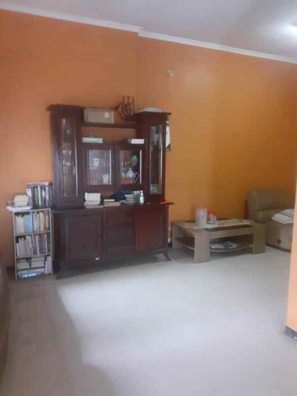 dijual rumah jl saphire