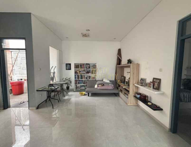 dijual rumah jl sudiro mantenan