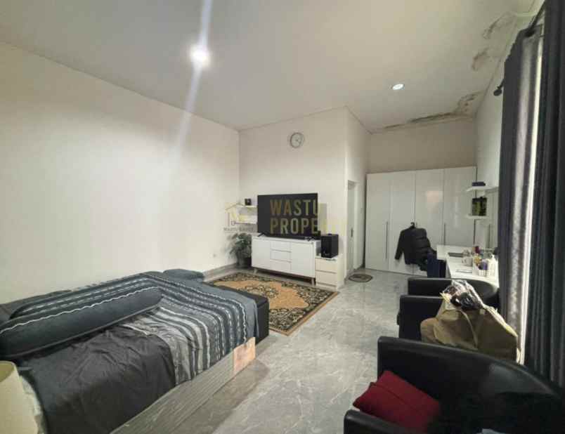 dijual rumah jl sudiro mantenan