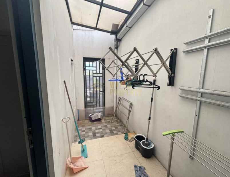 dijual rumah jl sudiro mantenan