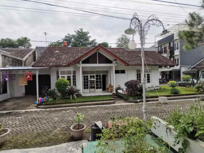 dijual rumah jl taman sari cipaganti