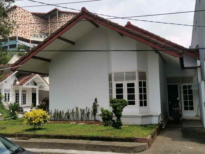 dijual rumah jl taman sari cipaganti