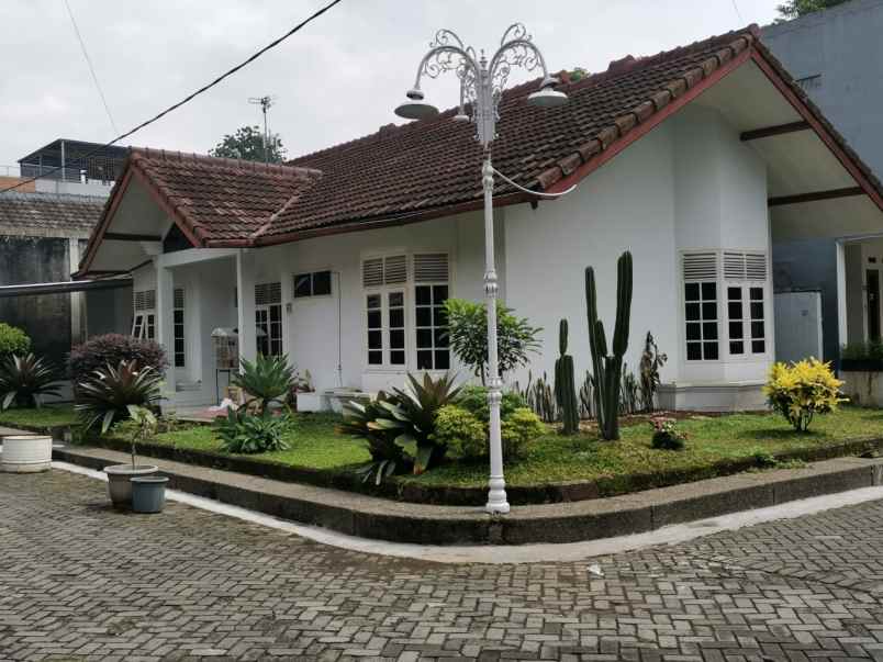 dijual rumah jl taman sari cipaganti