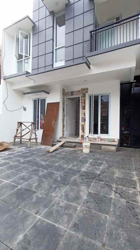 dijual rumah jln anugerah