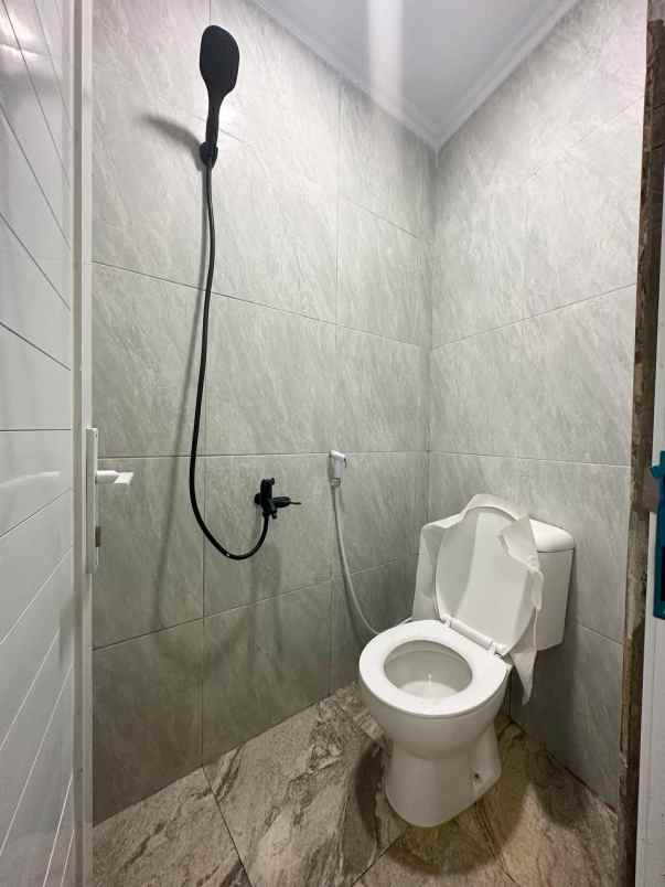 dijual rumah jln cijantung jakarta timur