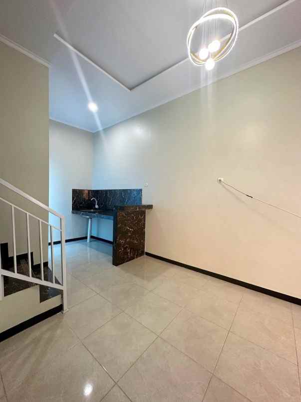 dijual rumah jln cijantung jakarta timur