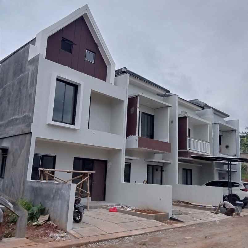 dijual rumah jln lantana raya