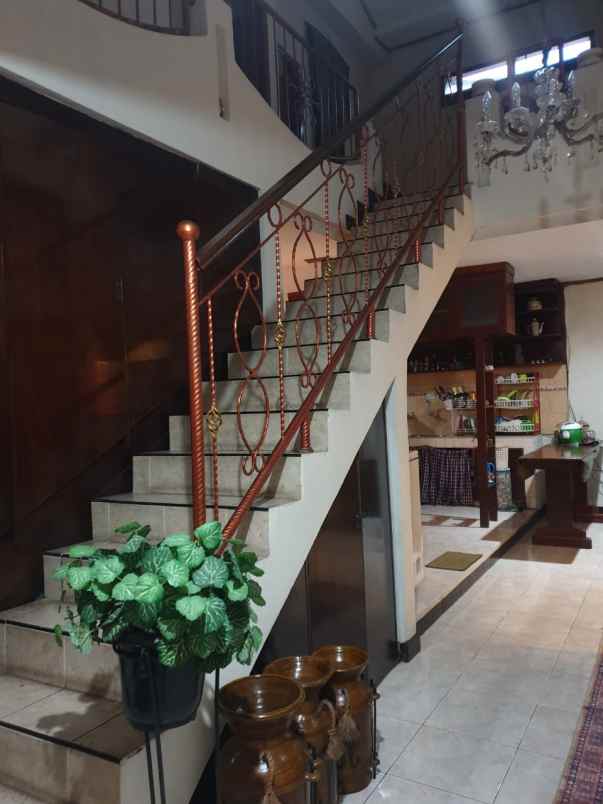 dijual rumah jln rancabali komplek