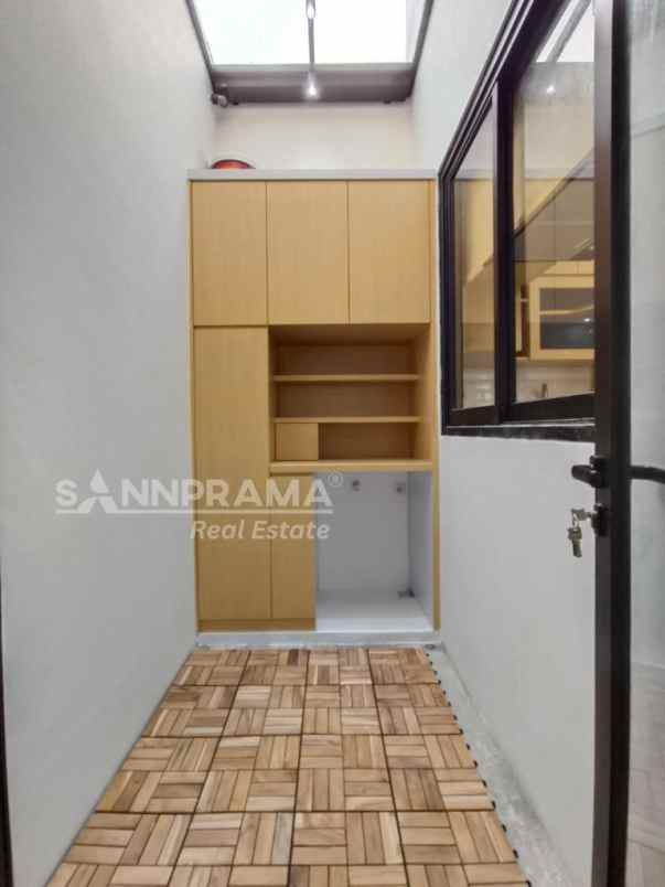 dijual rumah jln raya limo depok