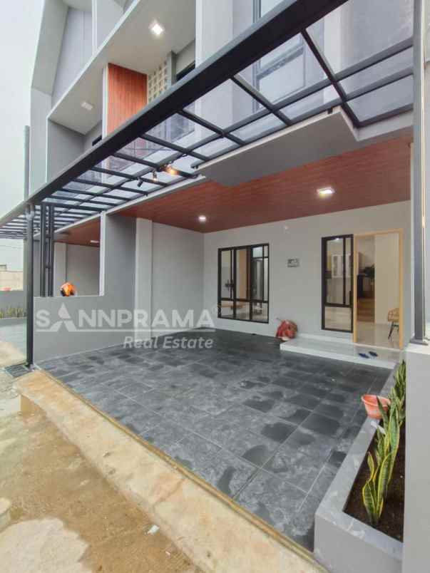 dijual rumah jln raya limo depok