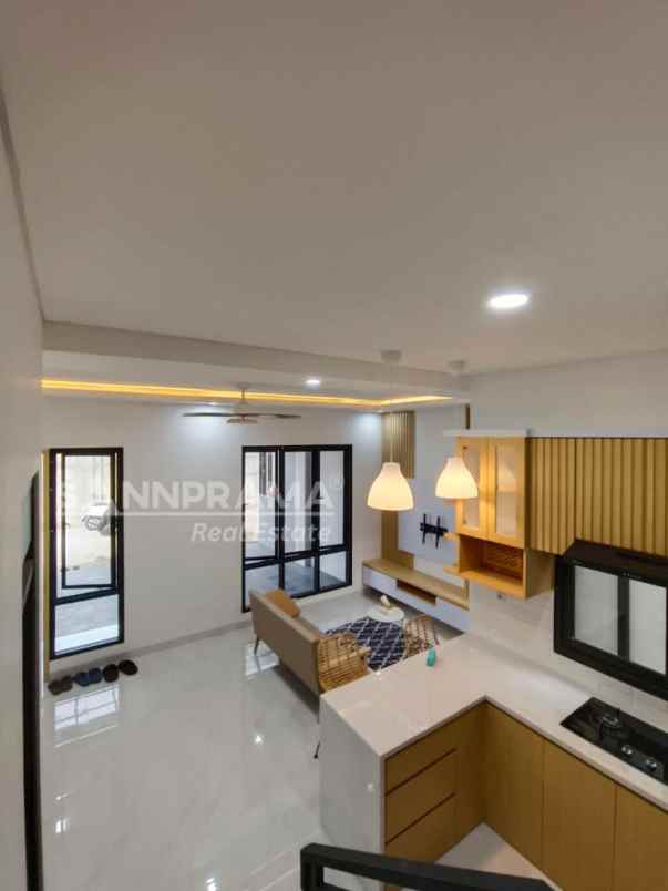 dijual rumah jln raya limo depok