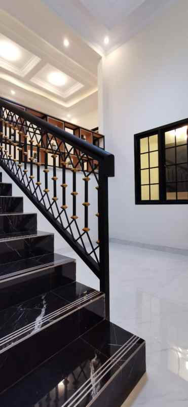 dijual rumah jln raya meruyung limo depok