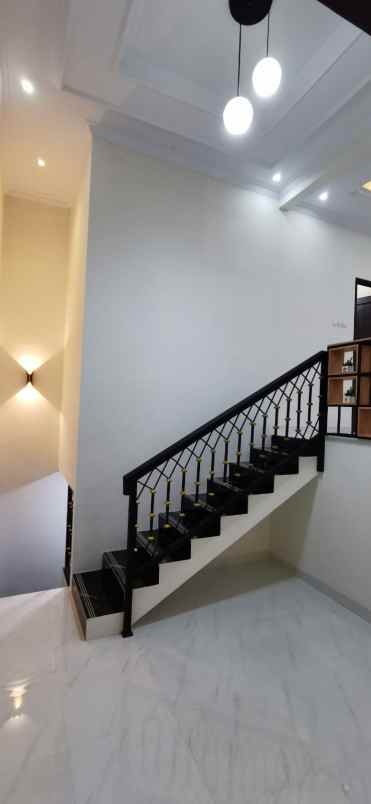 dijual rumah jln raya meruyung limo depok