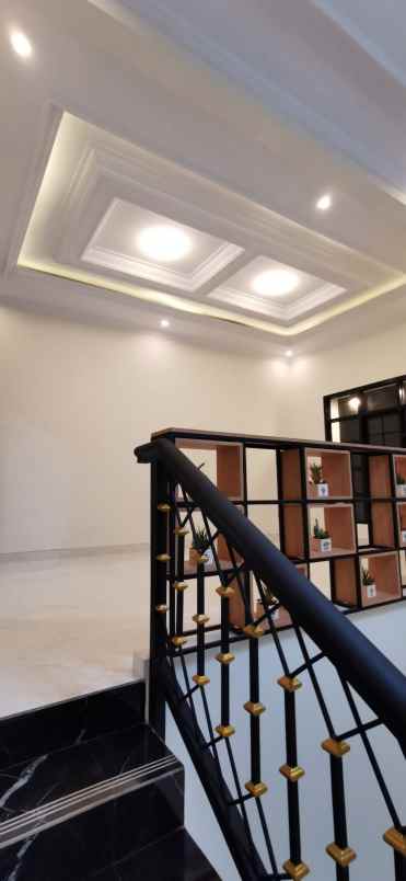 dijual rumah jln raya meruyung limo depok