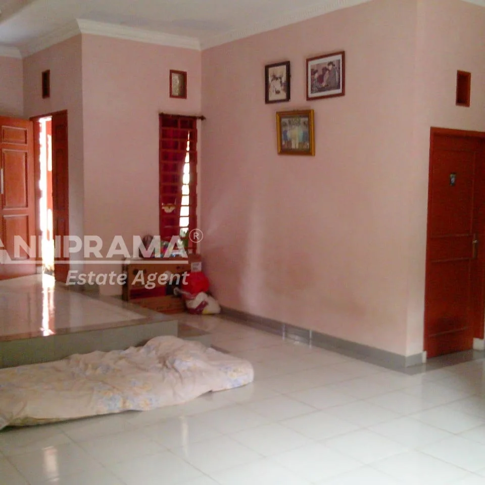 dijual rumah jln raya sawangan depok