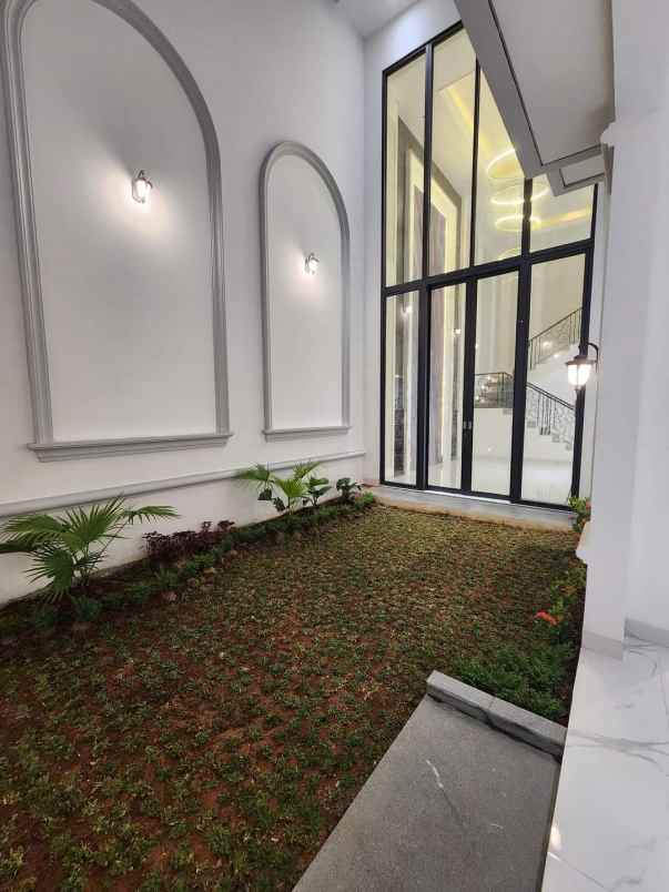 dijual rumah joglo kembangan