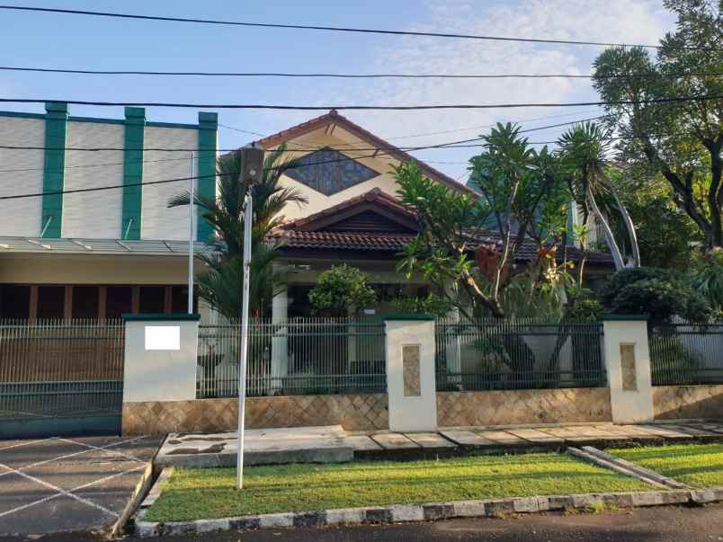 dijual rumah joglo kembangan