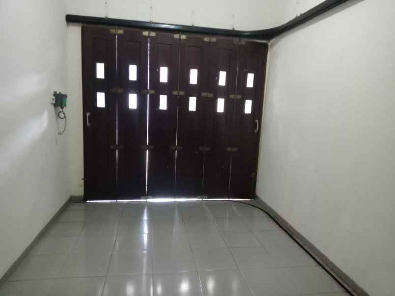 dijual rumah kalibanteng