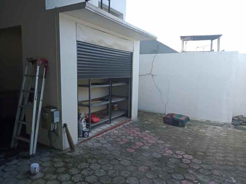 dijual rumah kalibanteng