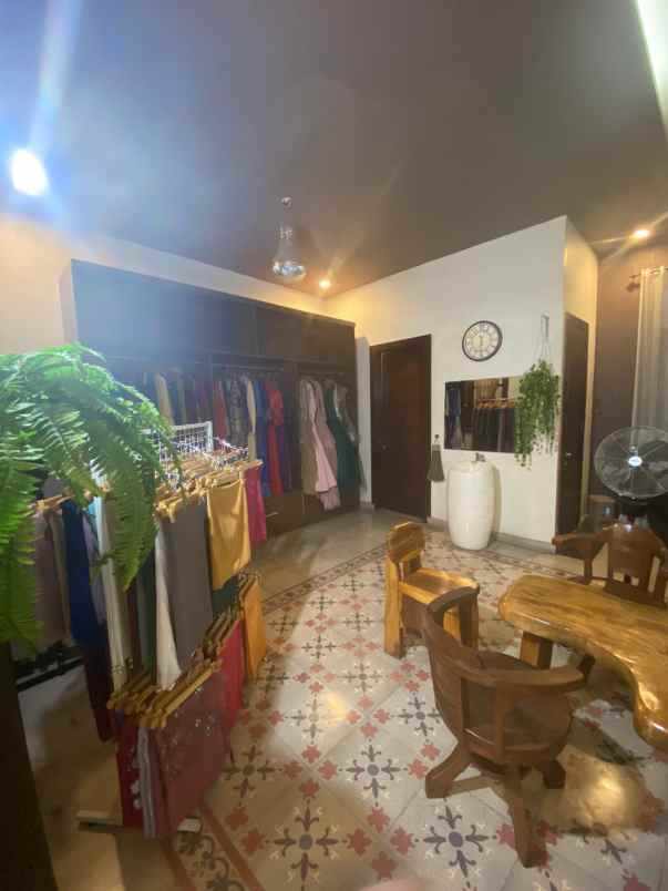 dijual rumah karang tembok