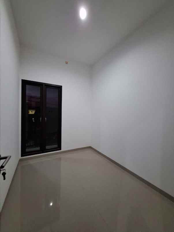 dijual rumah karang tengah tangerang