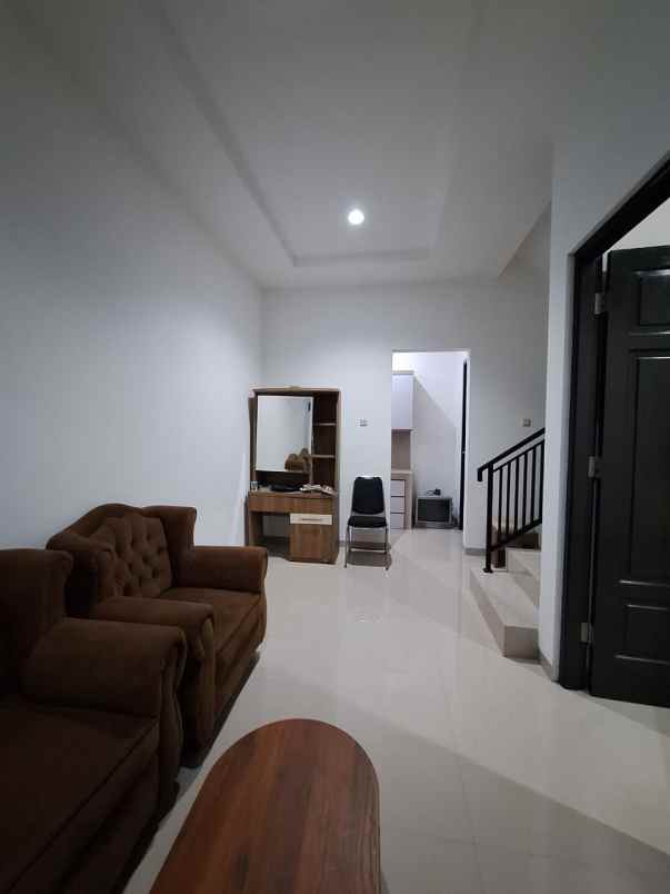 dijual rumah karang tengah tangerang