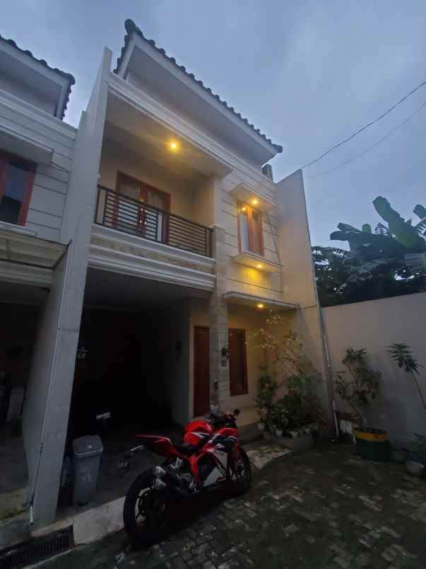 dijual rumah kebagusan