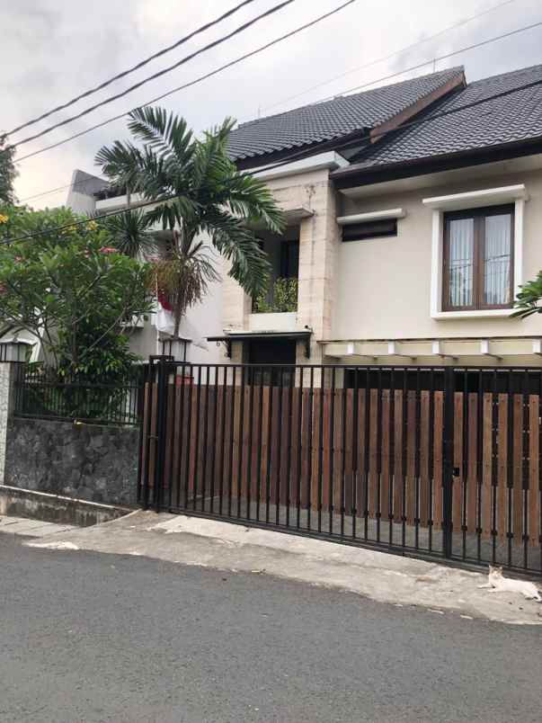 dijual rumah kebayoran lama