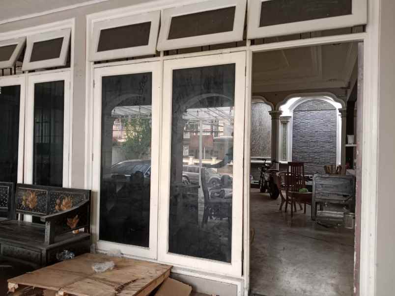 dijual rumah kebon kacang