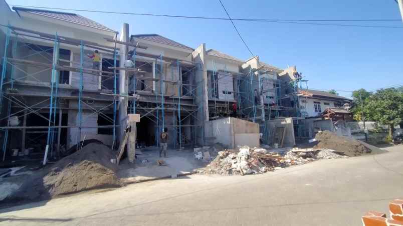 dijual rumah klampis anom