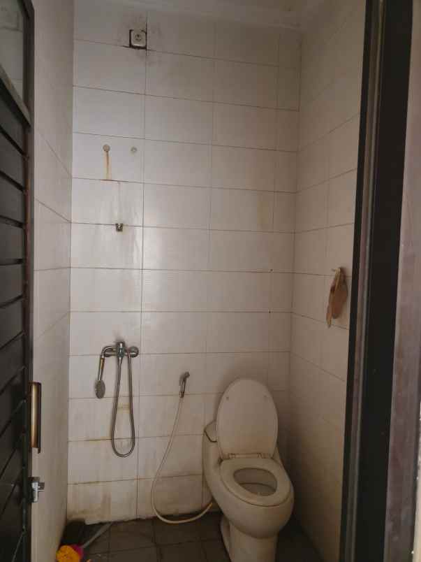 dijual rumah komplek baturaden techno