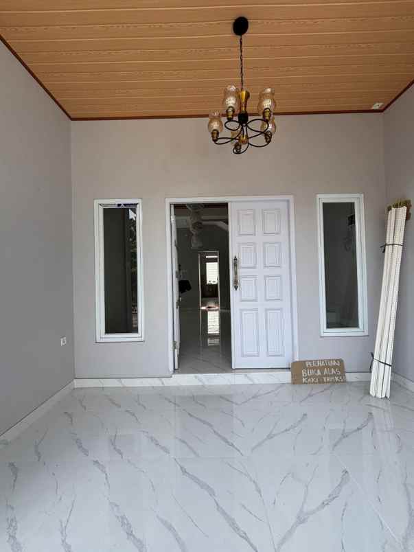 dijual rumah komplek cinere megapolitan