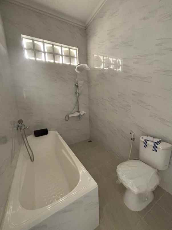 dijual rumah komplek cinere megapolitan