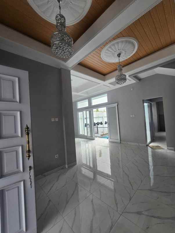 dijual rumah komplek cinere megapolitan