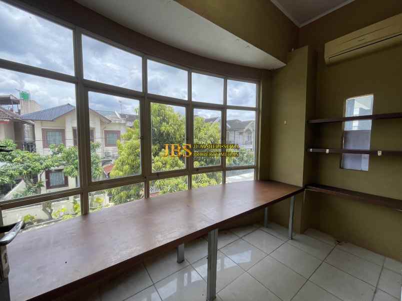 dijual rumah komplek citra wisata blok xii