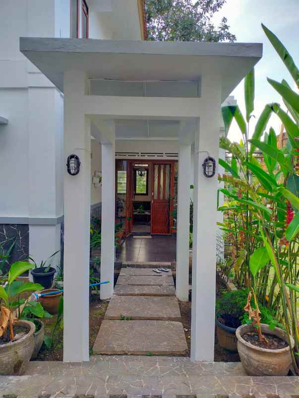 dijual rumah komplek ciwaruga
