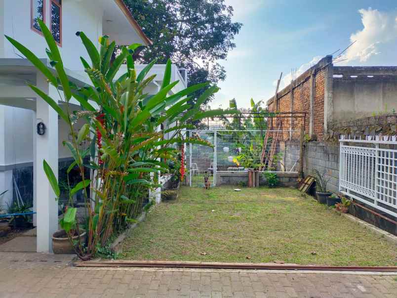 dijual rumah komplek ciwaruga